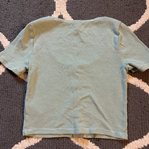 H&M green and white stripe, cropped short sleeve shirt - Picture 2 of 3